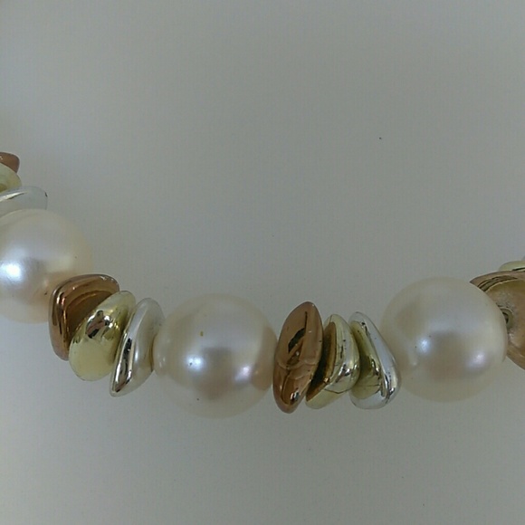 LARGE PEARL NECKLANCE. - Picture 3 of 4